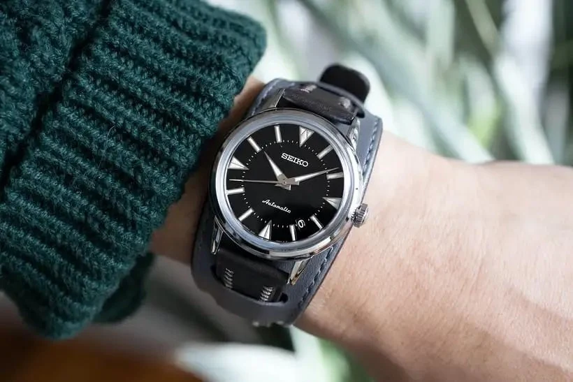 Seiko Alpinist背面展示