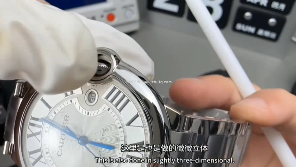 藍氣球錶冠與日曆視窗設計