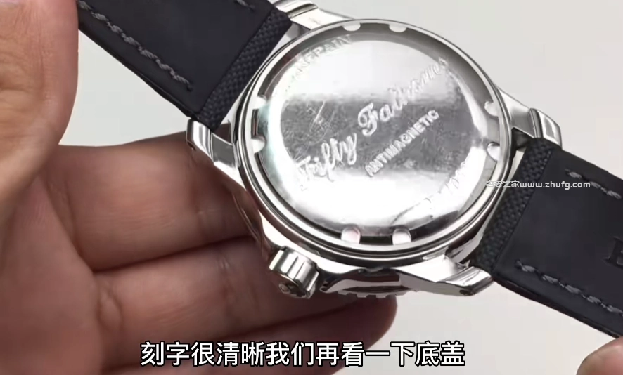 寶珀五十噚底蓋LOGO與側面刻字