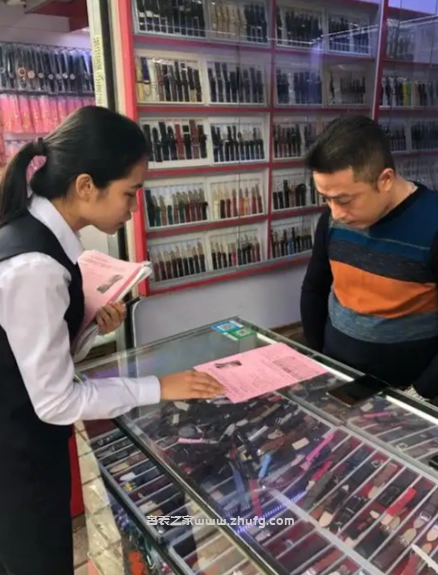 市場內各式手錶陳列