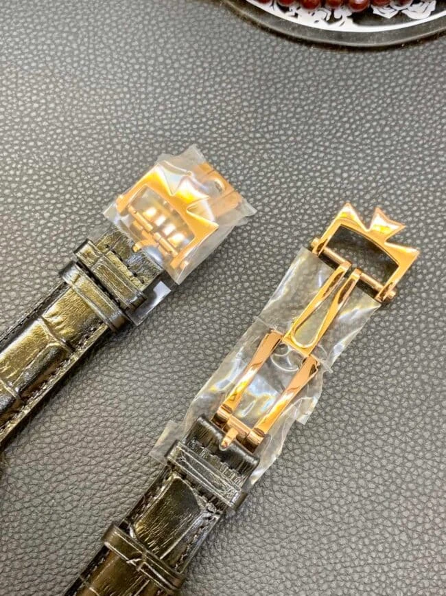 江詩丹頓陀飛輪18K金錶錶扣圖